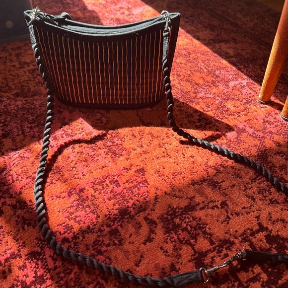 Handmade woven purse Small "Kim Ang" (by Ethical Women-ran Cambodian Org) - Picture 6 of 10